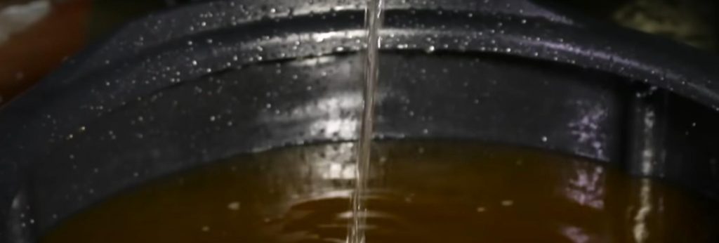 nước làm mát lọc ra khi trong chứng tỏ đã sạch tạp chất